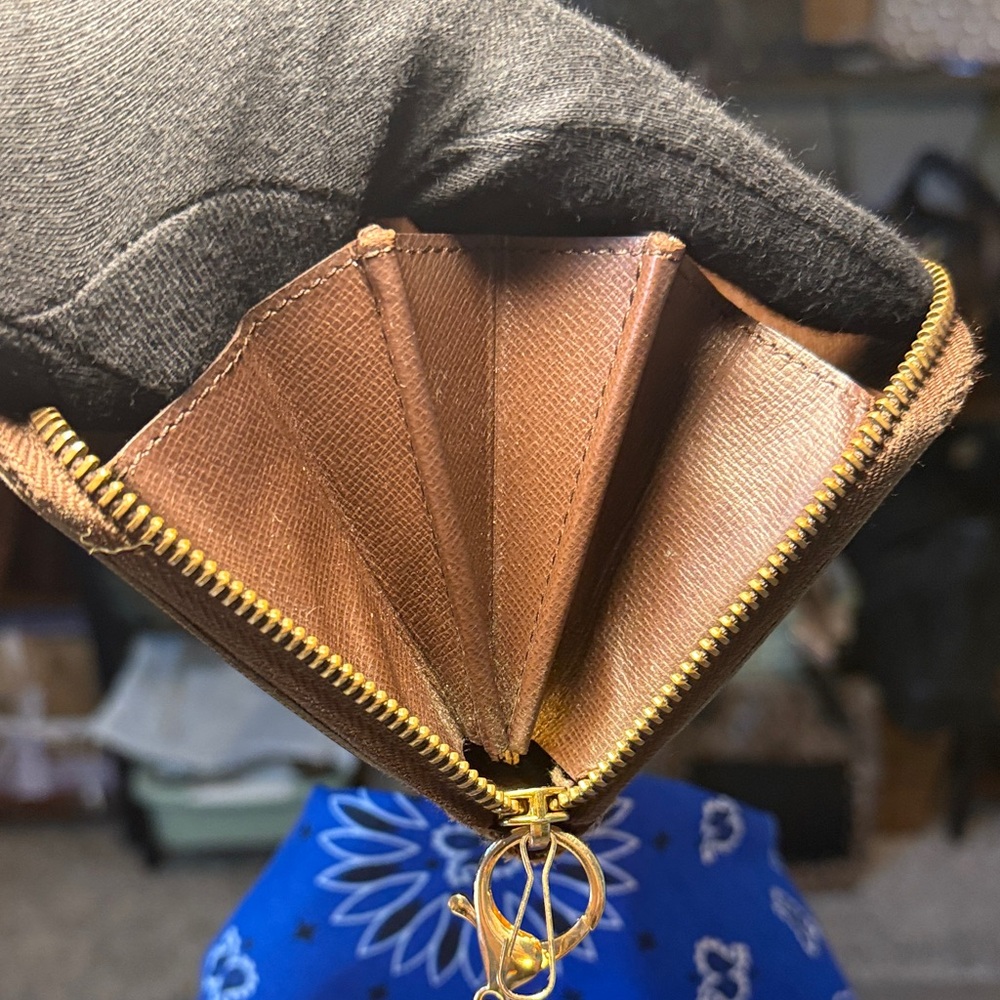 Louis Vuitton Damier Ebene Long Wallet with Leopard Heart Keychain - Picture 11 of 13